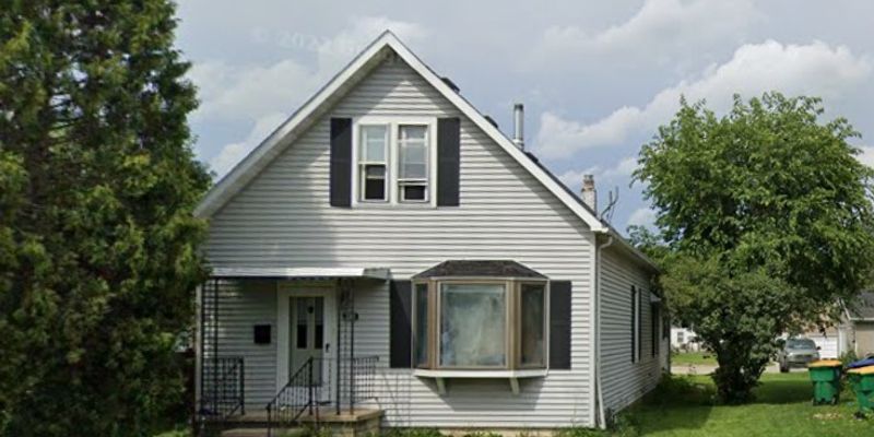 Green Bay House: 1369 Klaus St