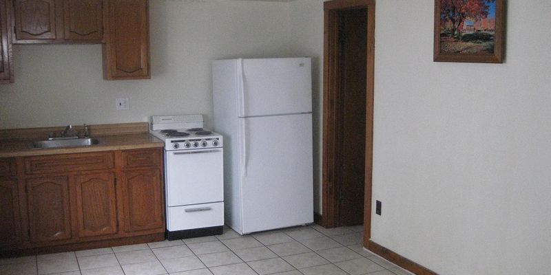 Biddeford Apartment: 20 Jefferson St