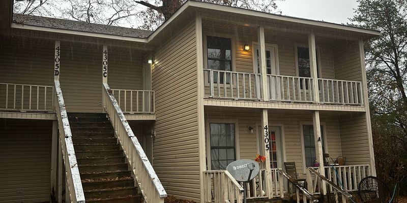 Tuscumbia Apartment: 4305 Old Memphis Pike