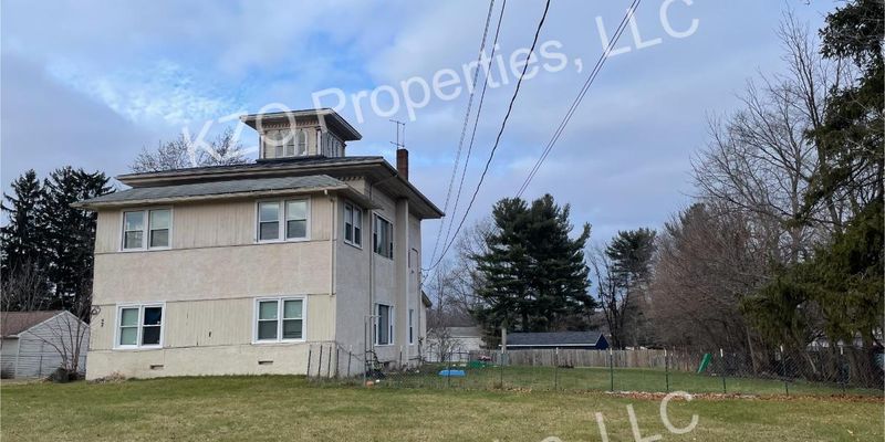 Paw Paw Apartment: 608 W Michigan Ave