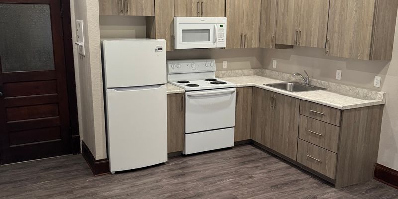 Mitchell Apartment: 223 N Main St