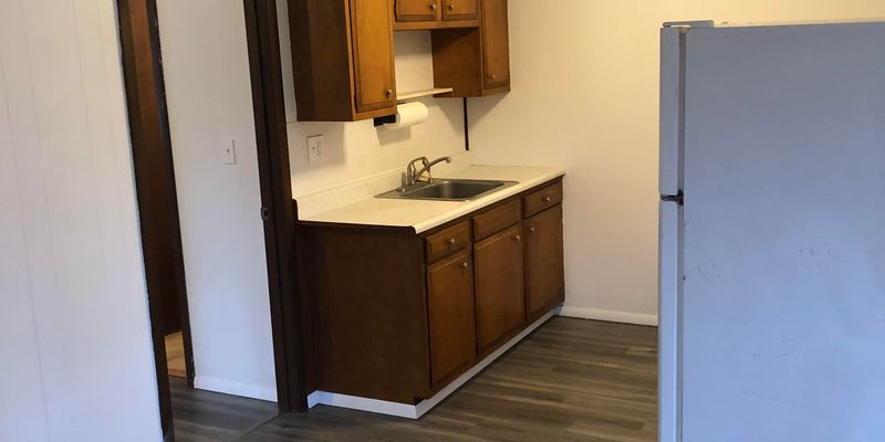 Zanesville House: 3451 North River Road West