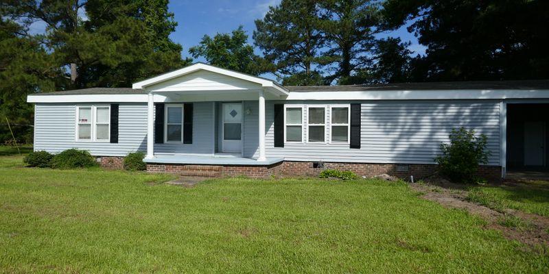 Elizabeth City House: 1409 Millpond Rd