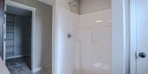 127KinsleyBathroom2-2.jpg