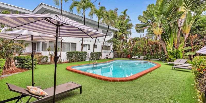 Bay Harbor Islands Apartment: 10006 E Bay Harbor Dr