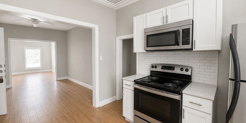 Commerce Apartment: 2002 Washington St