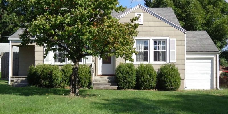 Springfield House: 1925 E Elm St