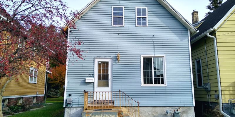 Manitowoc House: 1029 S 17th St