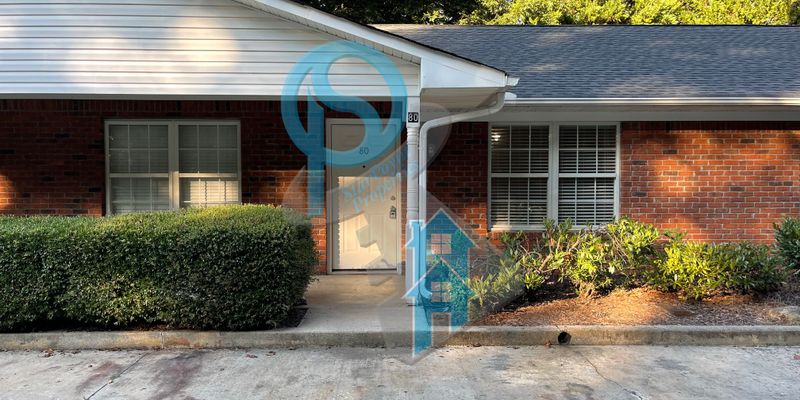 Toccoa House: 80 Five Points Ave