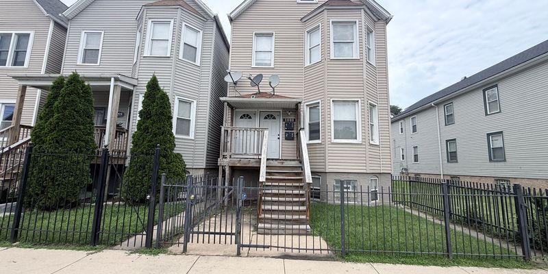 Chicago Apartment: 3008 E 81st St