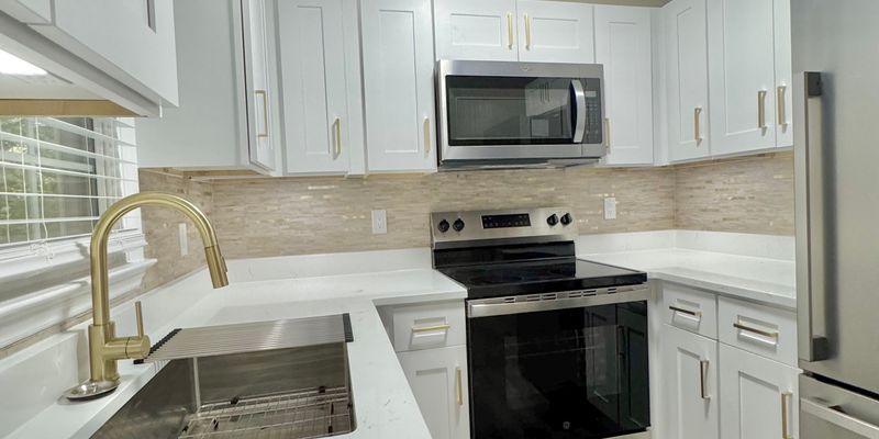 Roanoke House: 2029 Mountain View Terrace SW