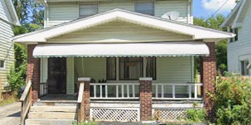 Cleveland House: 13313 Chapelside Ave