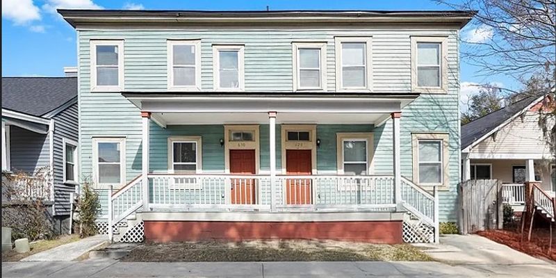 Savannah Apartment: 630 W 32nd St