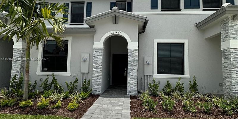 Homestead House: 28471 SW 132nd Ct