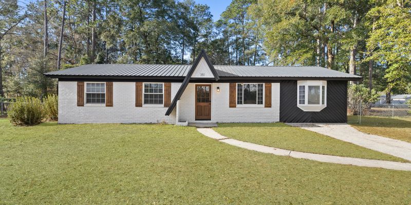 Ellabell House: 351 Queens Way