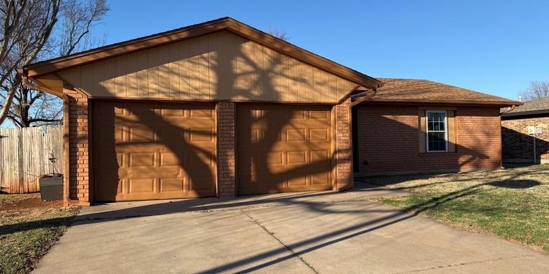 Mustang House: 309 W Maple Branch Way