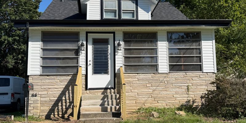 Columbus House: 454 Collingwood Ave