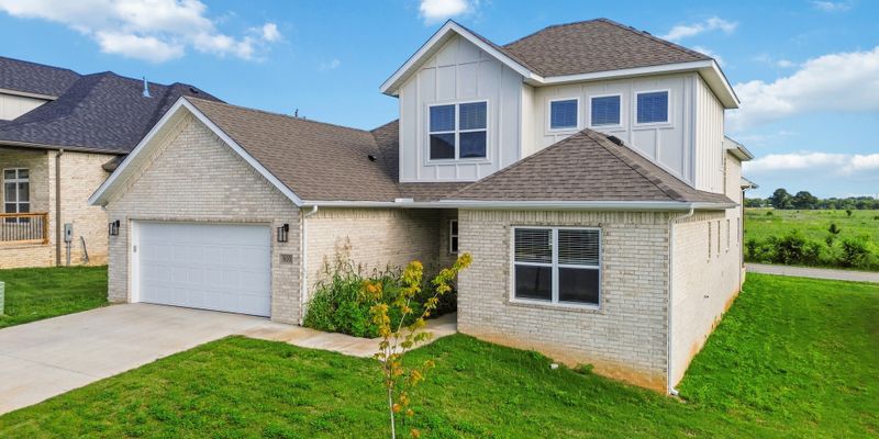 Centerton House: 910 Trestle Ln
