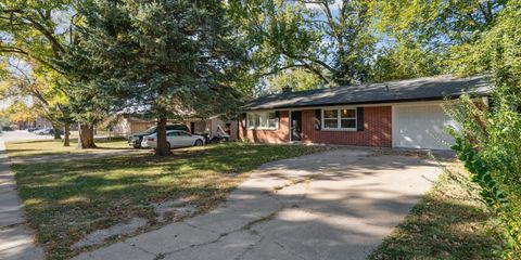 104 706 14th Ave.jpg