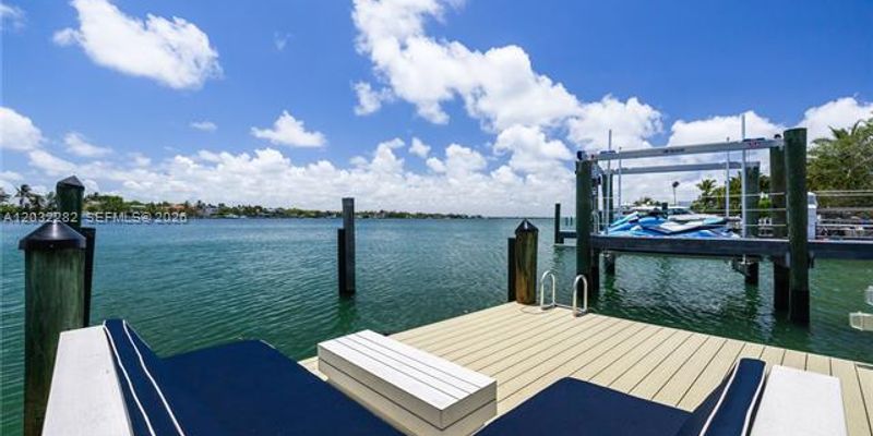 Miami Beach House: 930 Stillwater Dr