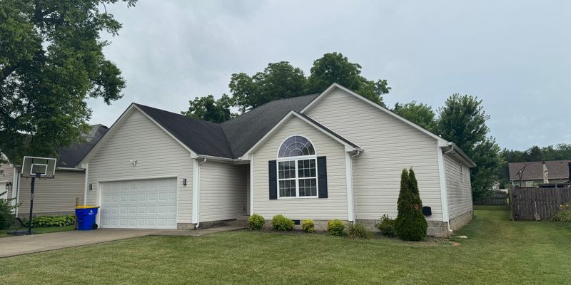 Bowling Green House: 348 White Dogwood Cir