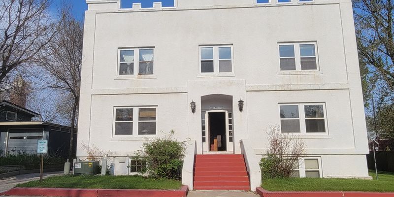 Brookings Apartment: 810 9th Ave