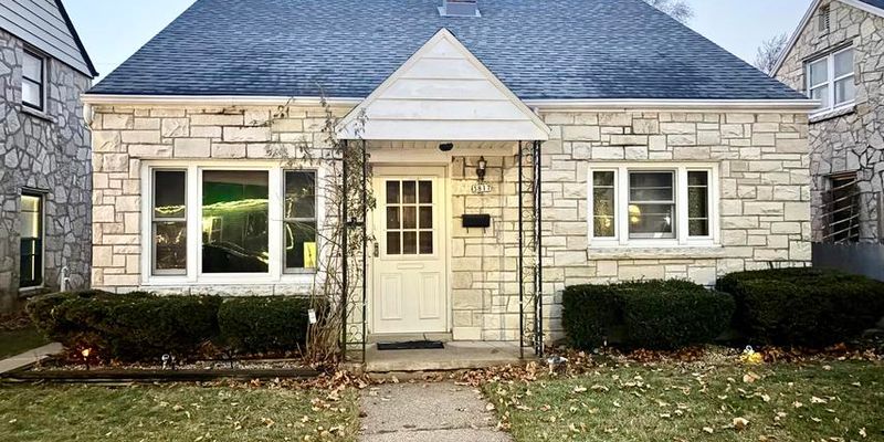 Milwaukee House: 3817 S 14th St