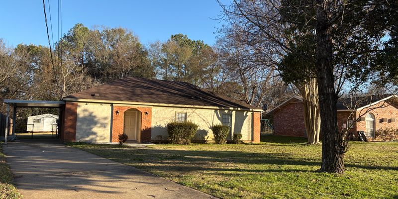 Montgomery House: 5852 Roxboro Dr