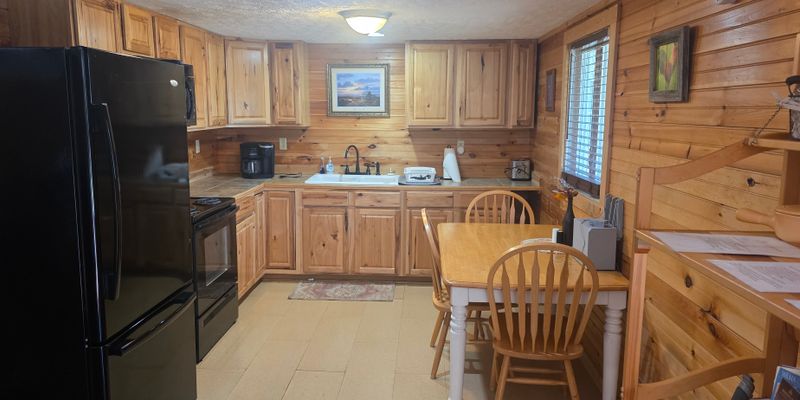Abingdon House: 23300 Wycoff Dr