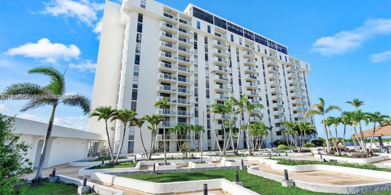 North Miami Apartment: 13499 Biscayne Blvd