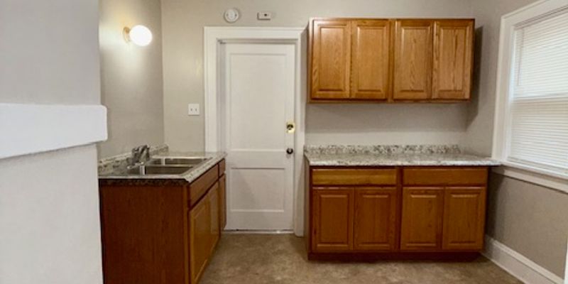 Milwaukee Apartment: 1340 W Atkinson Ave
