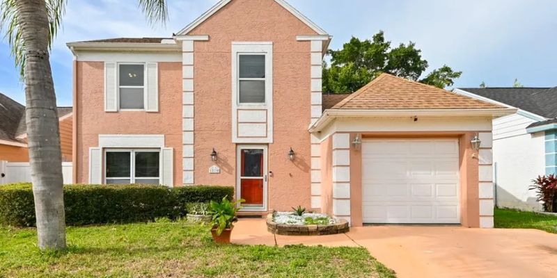 Largo House: 12130 75th St N