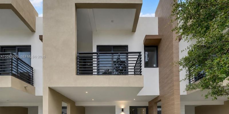 Davie House: 5505 W Oak Wy