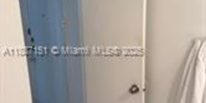 Sunny Isles Beach House: 19380 Collins Ave # 808