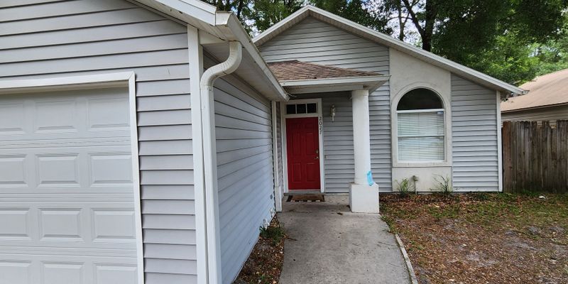 Gainesville House: 2027 SW 73rd St