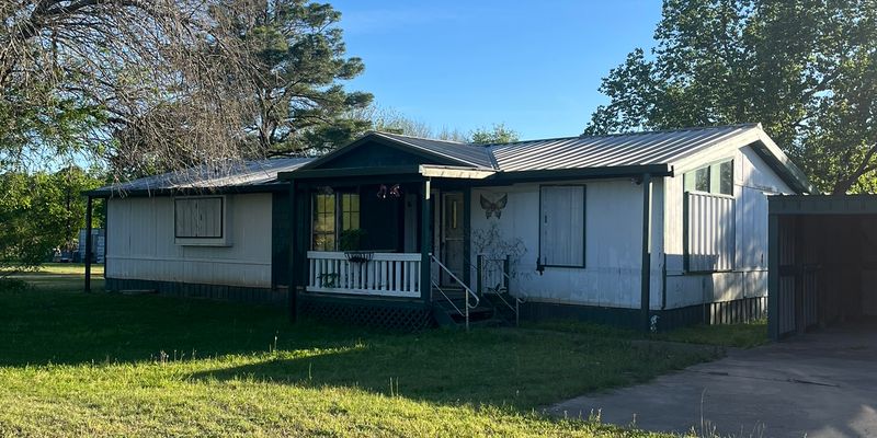 Axtell House: 1379 N Vicha Rd
