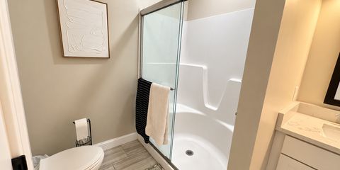 Bright, decluttered shower listing photo-8.png