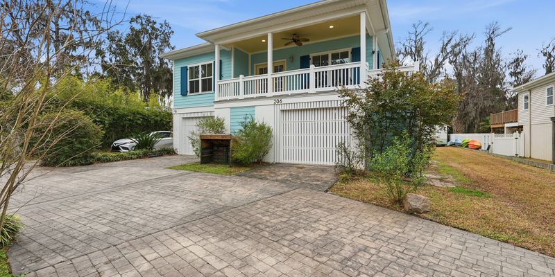 Savannah House: 206 Penrose Dr