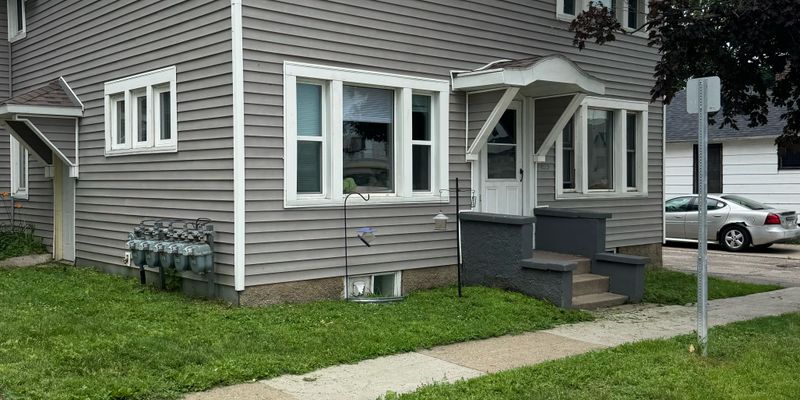 Winona Apartment: 165 Huff St