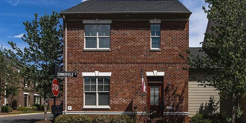 Belmont House: 500 Summerfield Place