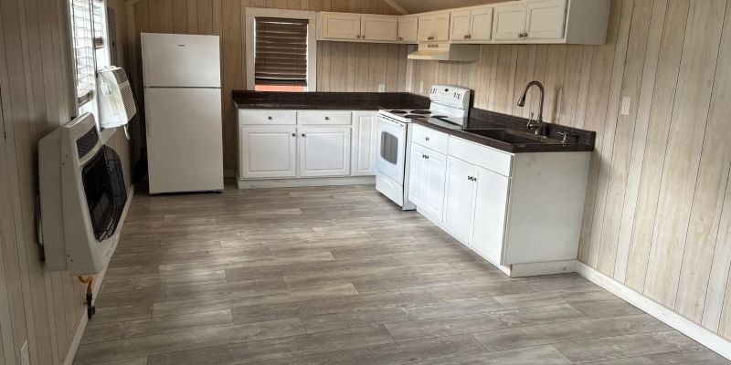 Williamsburg House: 2410 N Hwy 25 W