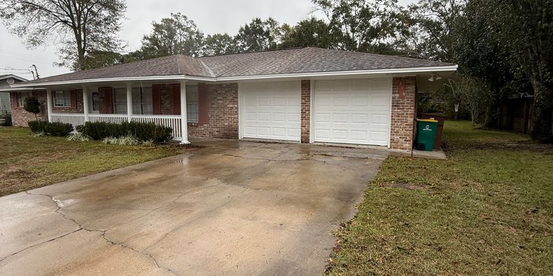 Long Beach House: 216 Clower Ave