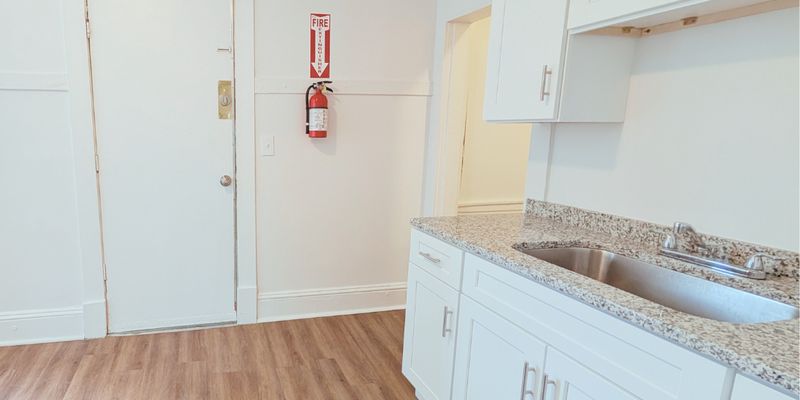 Springfield Apartment: 24 Coomes St