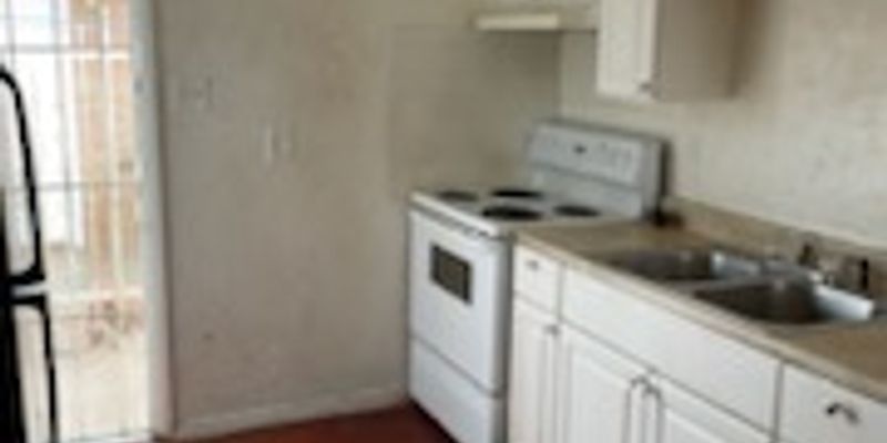 Albuquerque Apartment: 135 General Arnold St NE