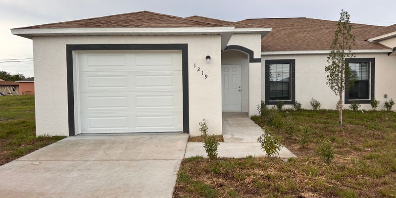 Cape Coral House: 1219 NE 15th Ln