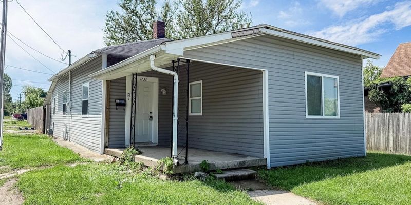 Kokomo House: 1233 E Murden St