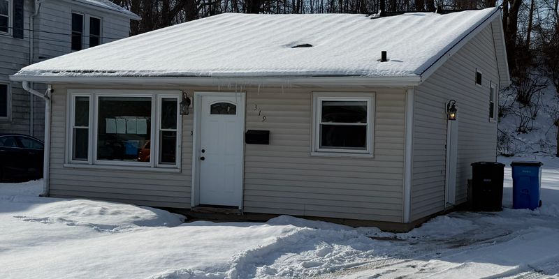 Michigan City House: 319 Lincoln Avenue