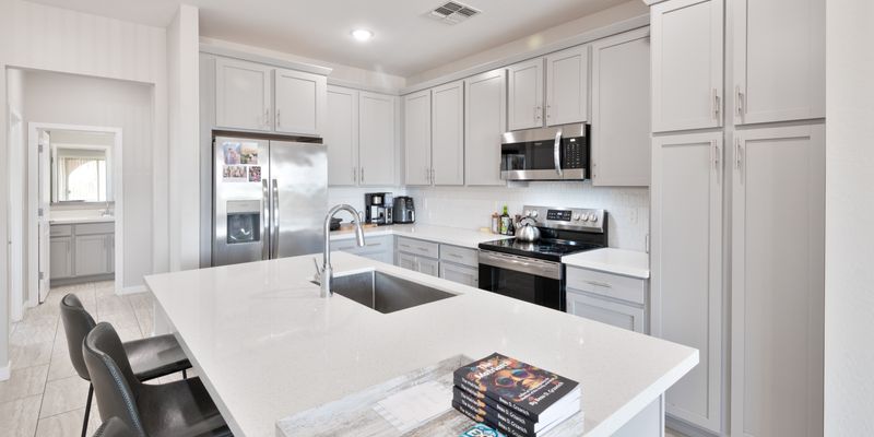 Chandler House: 155 N Lakeview Blvd