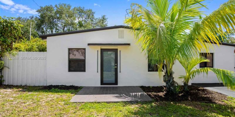North Miami Beach House: 1640 NE 183rd St