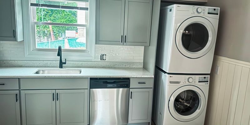 Fall River Apartment: 26 Hanover St